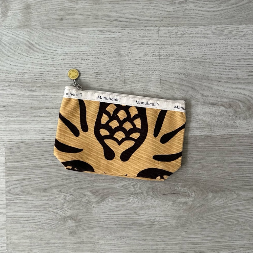 MANUHEALI’I QUILT POUCH
